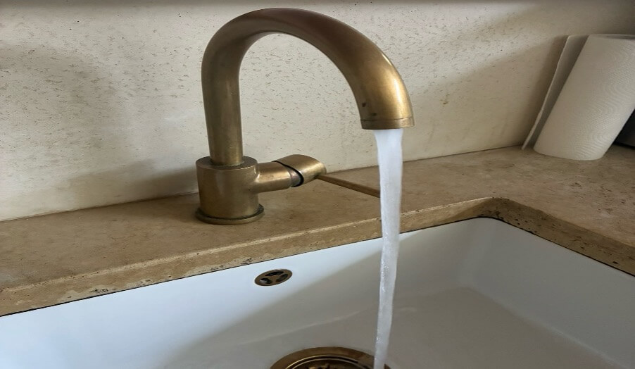 kitchen tap bottom boxes